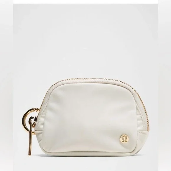 🆕✨ Lululemon Everywhere Belt Bag Nano - Bone Gold - Picture 2 of 4